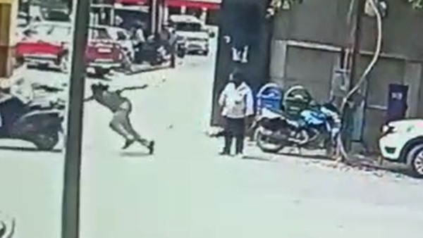 lady constable fell on road trying to catch bike rider lady constable fell on road trying to catch bike rider