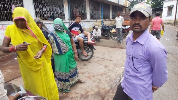 chhatarpur Husband left his wife after two Daughters born chhatarpur Husband left his wife after two Daughters born