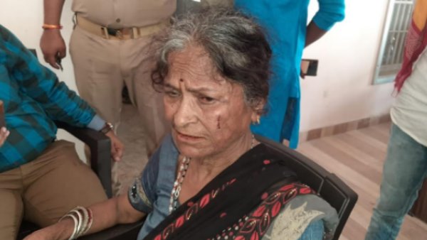 बच्चा चोरी के शक में महिला की बेरहमी से पिटाई
