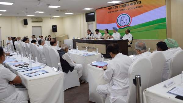 महत्वपूर्ण बैठक में कांग्रेस के पूर्व अध्यक्ष राहुल गांधी नहीं हुए शामिल