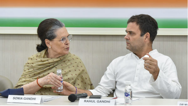 सोनिया-राहुल ने भी दिया पार्टी को चंदा
