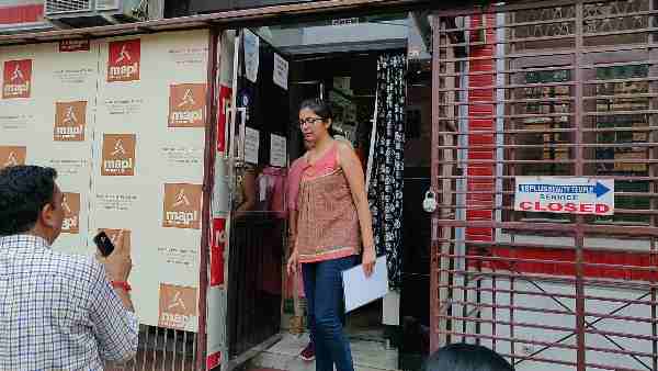 वेबसाइट पर युवतियों के फोटो और स्पा में मैन्यू कार्ड