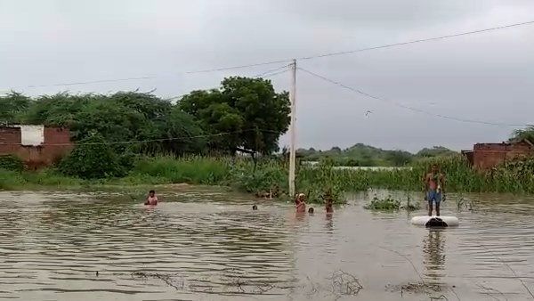 Flood in 49 Village Dholpur Due to Kota Chambal Barrage water release Flood in 49 Village Dholpur Due to Kota Chambal Barrage water release