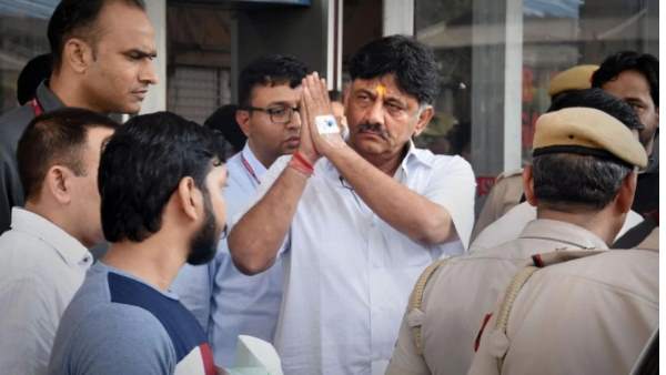 DK Shivakumar again admitted to RML hospital in New Delhi after he complained of chest pain DK Shivakumar again admitted to RML hospital in New Delhi after he complained of chest pain