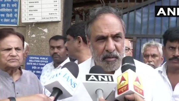 Congress leaders Ahmed Patel and Anand Sharma at Tihar jail to meet DK Shivakumar Congress leaders Ahmed Patel and Anand Sharma at Tihar jail to meet DK Shivakumar