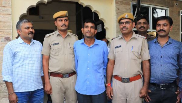 काम होने के बाद लेने वाला था रुपए
