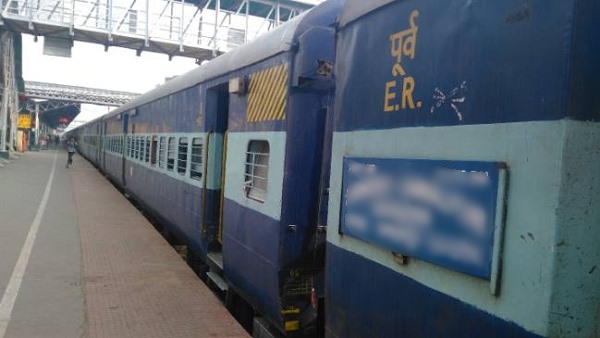 इस ट्रेन में बच्चे के साथ सवार थी मां