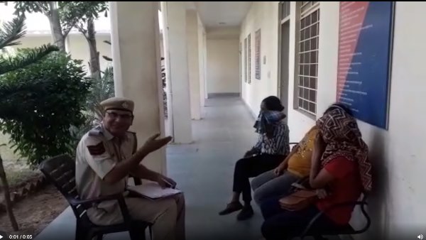 दो युवतियां बंगाल की रहने वालीं
