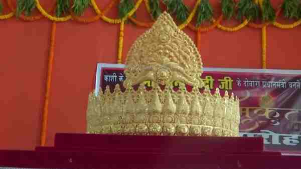 Arvind Singh a fan of PM Modi offered a gold crown to Sankat Mochan Temple Arvind Singh a fan of PM Modi offered a gold crown to Sankat Mochan Temple
