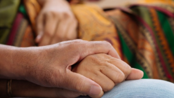 स्कूटर पर बैठाकर ले गए अपने खेत में