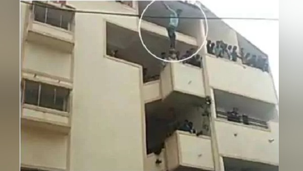 सोशल साइट्स पर वायरल हो रहा वीडियो