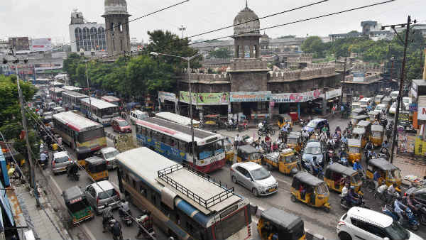 नियम तोड़ो मुफ्त में हेलमेट ले जाओ