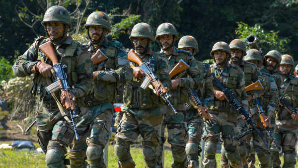 एक ब्रिगेड के बराबर सैनिक