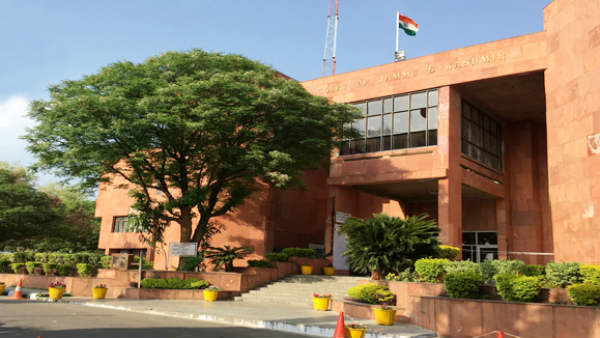 याचिकाकर्ता के नहीं पहुंचने से खारिज भी हुई याचिका