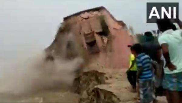 a school gets washed away in Ganga River at Katihar in ganga,watch video a school gets washed away in Ganga River at Katihar in ganga,watch video