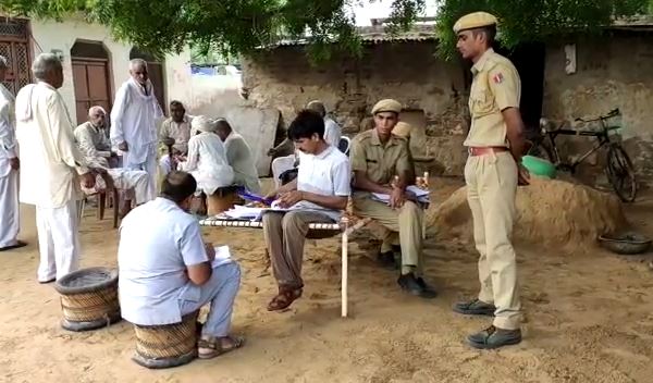 पत्नी वहीं सोई और खाना भी खाया