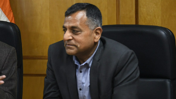 बेटे और बहन भी निगरानी में