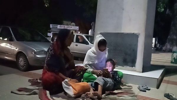 अनवर का 4 साल बेटा भी है साथ है