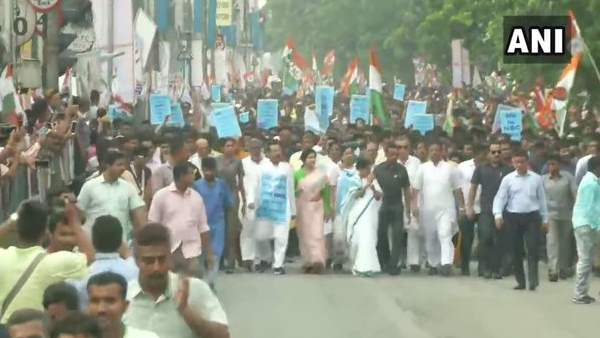 West Bengal cm Mamata Banerjee took out a rally in Kolkata to protest against NRC in Assam West Bengal cm Mamata Banerjee took out a rally in Kolkata to protest against NRC in Assam