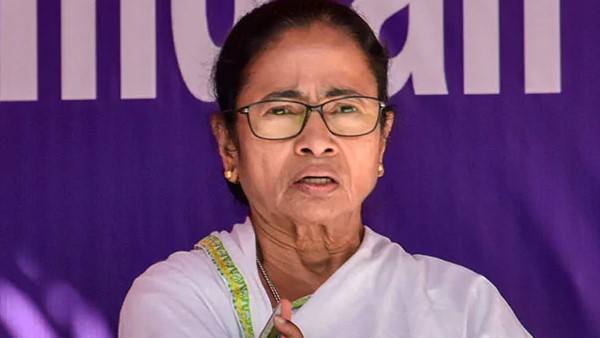 ममता बनर्जी पर जानलेवा हमला करने वाले शख्स को अदालत ने किया रिहा ममता बनर्जी पर जानलेवा हमला करने वाले शख्स को अदालत ने किया रिहा