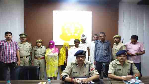 Mathura police arrested looteri dulhan Mathura police arrested looteri dulhan