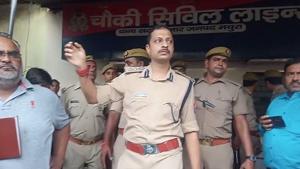 Mathura: man Set Fire To his Car And Firing on the road, Video Goes Viral Mathura: man Set Fire To his Car And Firing on the road, Video Goes Viral