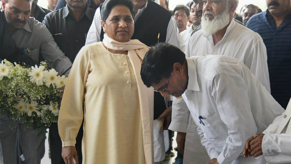 बुंदेलखंड में भी बुरी तरह से पिछड़ने पर उठे सवाल