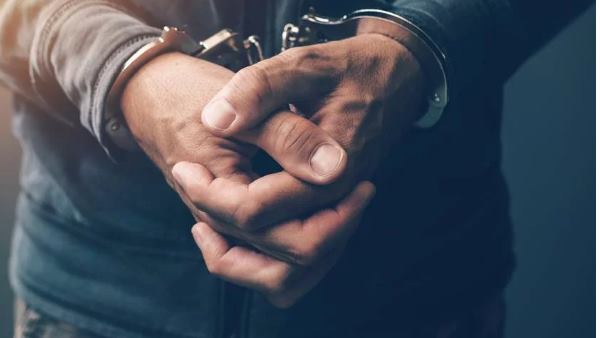 delhi, man showing middle finger to woman land in jail for three years, jail, crime, दिल्ली, क्राइम delhi, man showing middle finger to woman land in jail for three years, jail, crime, दिल्ली, क्राइम