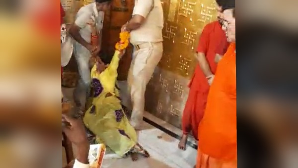 घसीटकर निकालना पड़ा बाहर