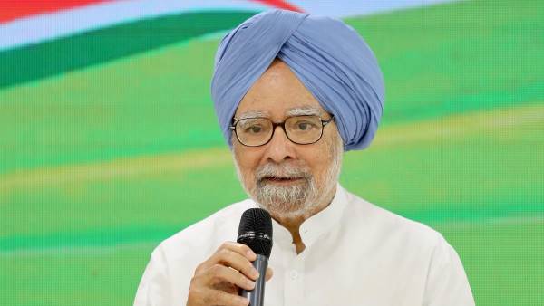 Manmohan Singh says country is in midst of protracted slowdown Manmohan Singh says country is in midst of protracted slowdown