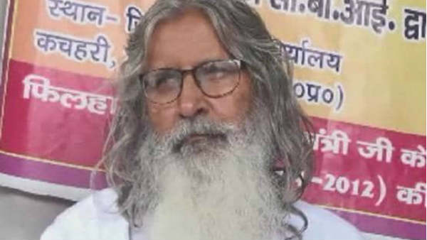 यूपी: 24 साल से धरना पर बैठे टीचर पर कलेक्ट्रेट के बाहर अंडरवियर सुखाने का मुकदमा दर्ज यूपी: 24 साल से धरना पर बैठे टीचर पर कलेक्ट्रेट के बाहर अंडरवियर सुखाने का मुकदमा दर्ज
