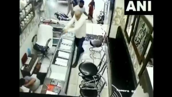 jewellery shop owner was attacked by his neighbour and his two sons in Muzaffarnagar jewellery shop owner was attacked by his neighbour and his two sons in Muzaffarnagar