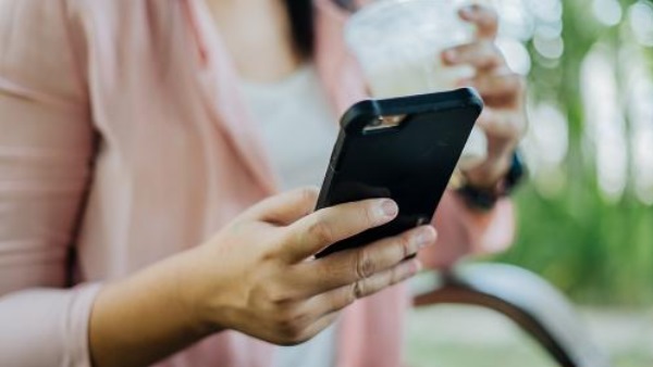 woman share her rival phone number on pamphlet to revenge woman share her rival phone number on pamphlet to revenge