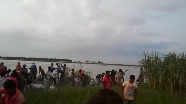In Uttar pradesh, hundreds of acres of land collapsed due to erosion of Sharda river In Uttar pradesh, hundreds of acres of land collapsed due to erosion of Sharda river
