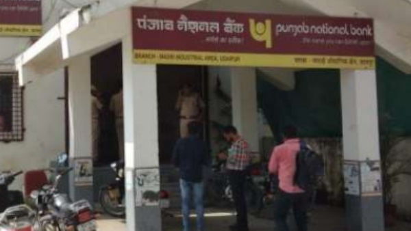 Watch CCTV video of Rs 19 Lakhs Looted from PNB Udaipur Watch CCTV video of Rs 19 Lakhs Looted from PNB Udaipur