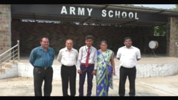 माता-पिता जॉब में, गुगल से करता है पढ़ाई