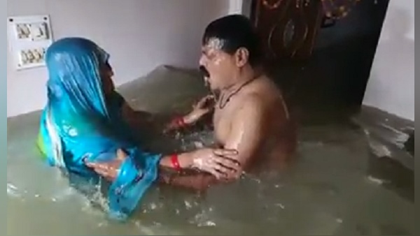 Watch video: prayagraj couple dip into water as bathing in sangam Watch video: prayagraj couple dip into water as bathing in sangam