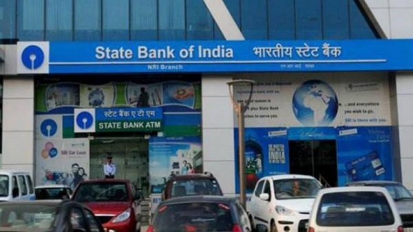 लुटेरों की बात सुनकर गार्ड ने खोल दिया एटीएम का गेट