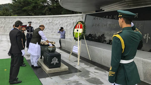 Rajnath:never been an aggressor, does not mean that India will hesitate to use force in self-defense Rajnath:never been an aggressor, does not mean that India will hesitate to use force in self-defense