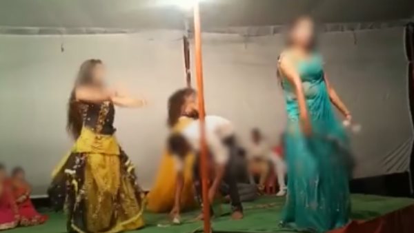 bar girls dance on Ramleela stage in Rampur bar girls dance on Ramleela stage in Rampur