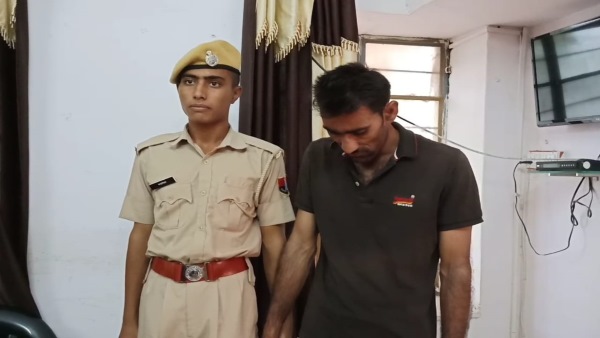 रेखा देवी के नाम से फर्जी सिम ले रखी थी