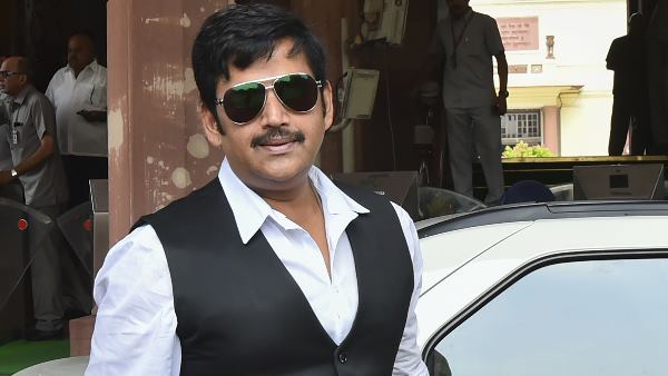 BJP Mp Ravi Kishan had to make an emergency landing at Gwalior airport BJP Mp Ravi Kishan had to make an emergency landing at Gwalior airport