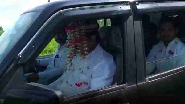 sp leader Firoz Khan reaches rampur in grooms face sp leader Firoz Khan reaches rampur in grooms face