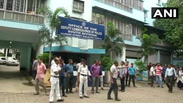 Saradha Scam: CBI issue notice Rajeev Kumar to appear tomorrow for interrogation Saradha Scam: CBI issue notice Rajeev Kumar to appear tomorrow for interrogation