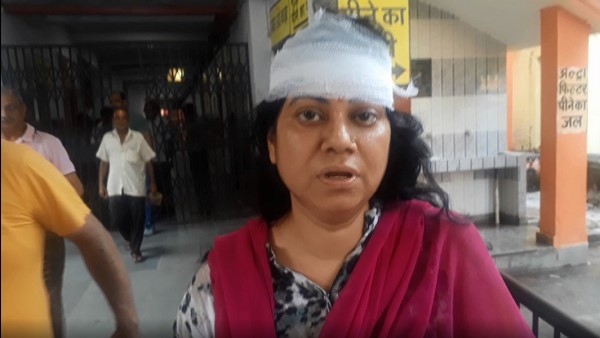 Servant attacks on owner with knife Servant attacks on owner with knife