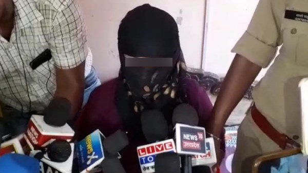 'पीड़िता ने कमरा खोलने की मांग की'