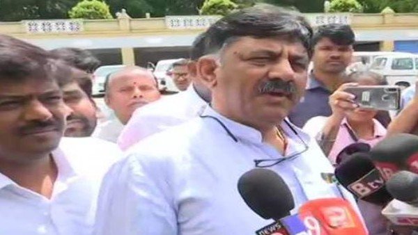 शिवकुमार की रात राम मनोहर लोहिया अस्पताल के नर्सिंग होम में गुजरी..