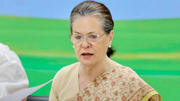 सरकार राजनीतिक बदले के लिए नेताओं को झूठे आरोप में फंसा रही है