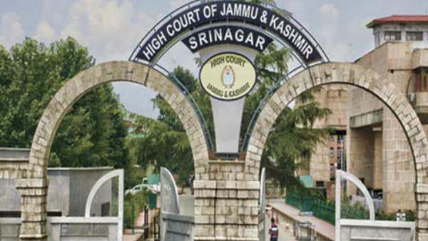 81 केस में 12 में पहुंचे याचिकाकर्ता और वकील