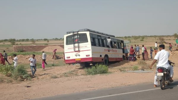 मदद करने को आए आगे